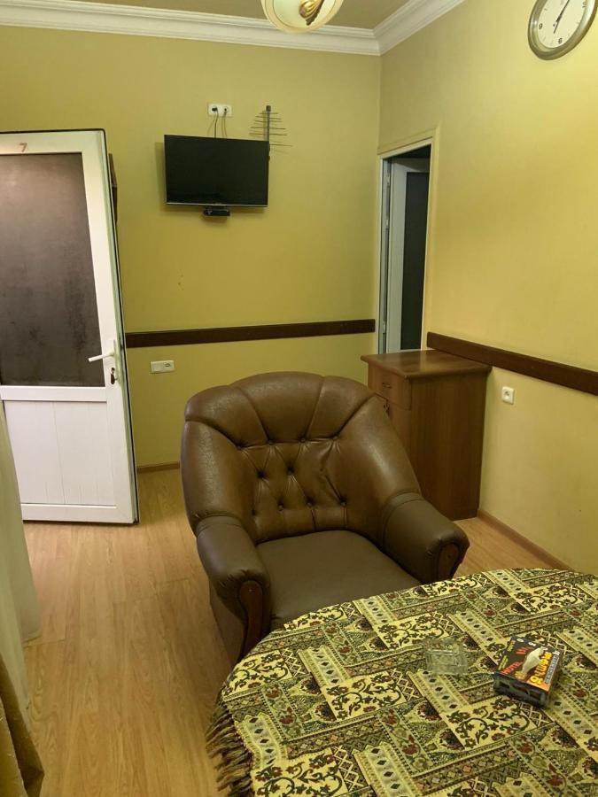 Tnak Hotel Erévan Extérieur photo