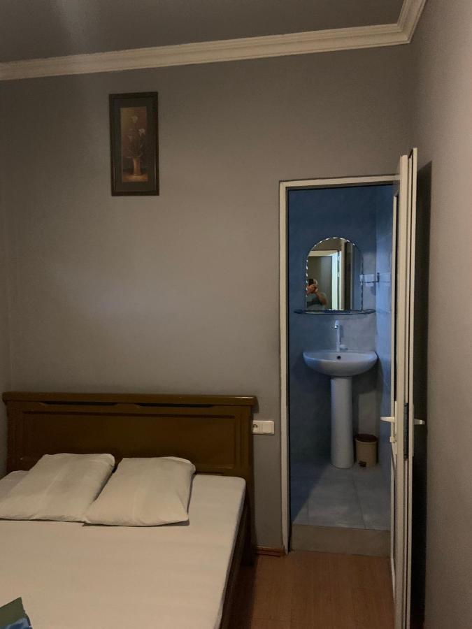Tnak Hotel Erévan Extérieur photo