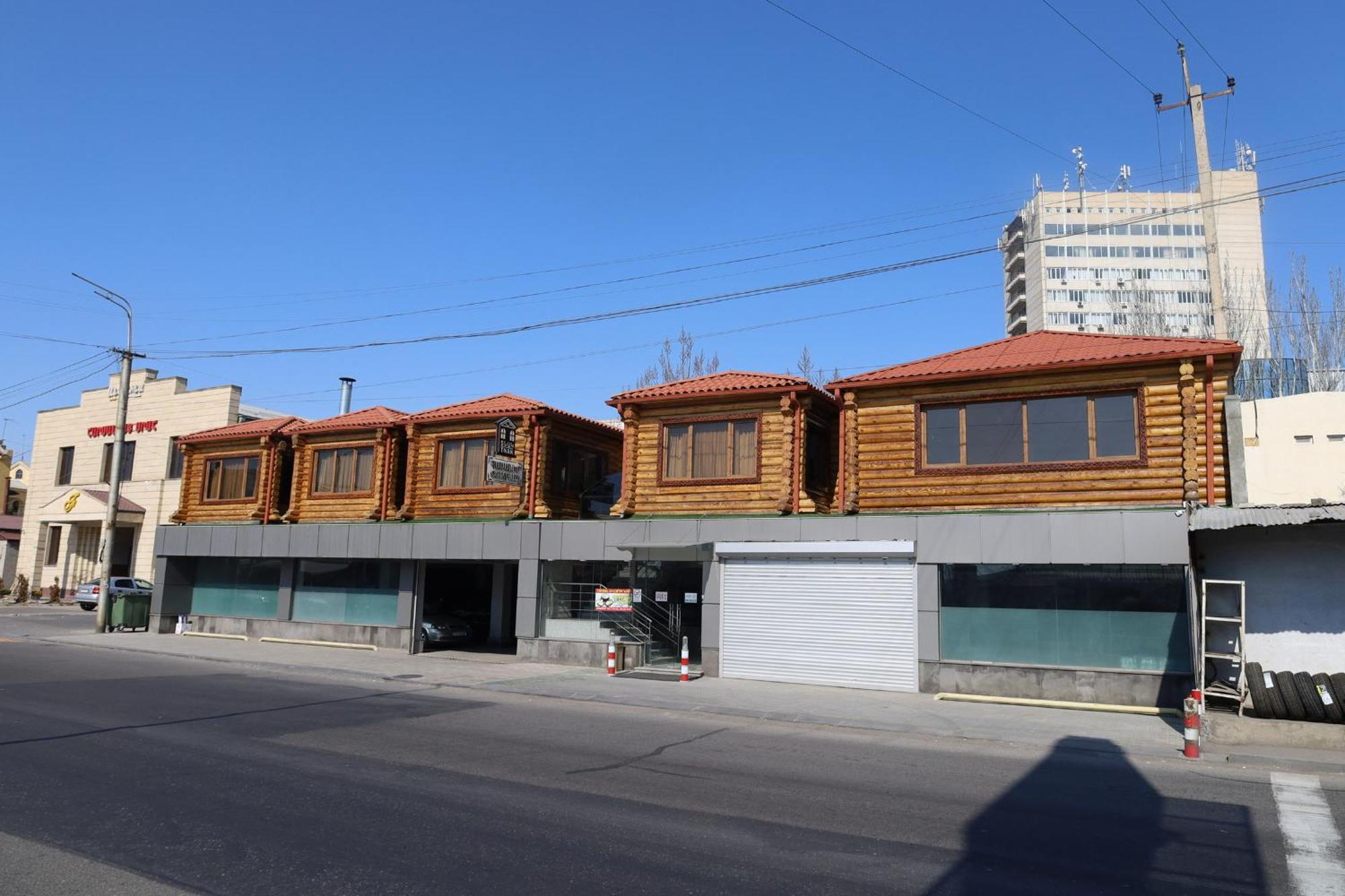 Tnak Hotel Erévan Extérieur photo