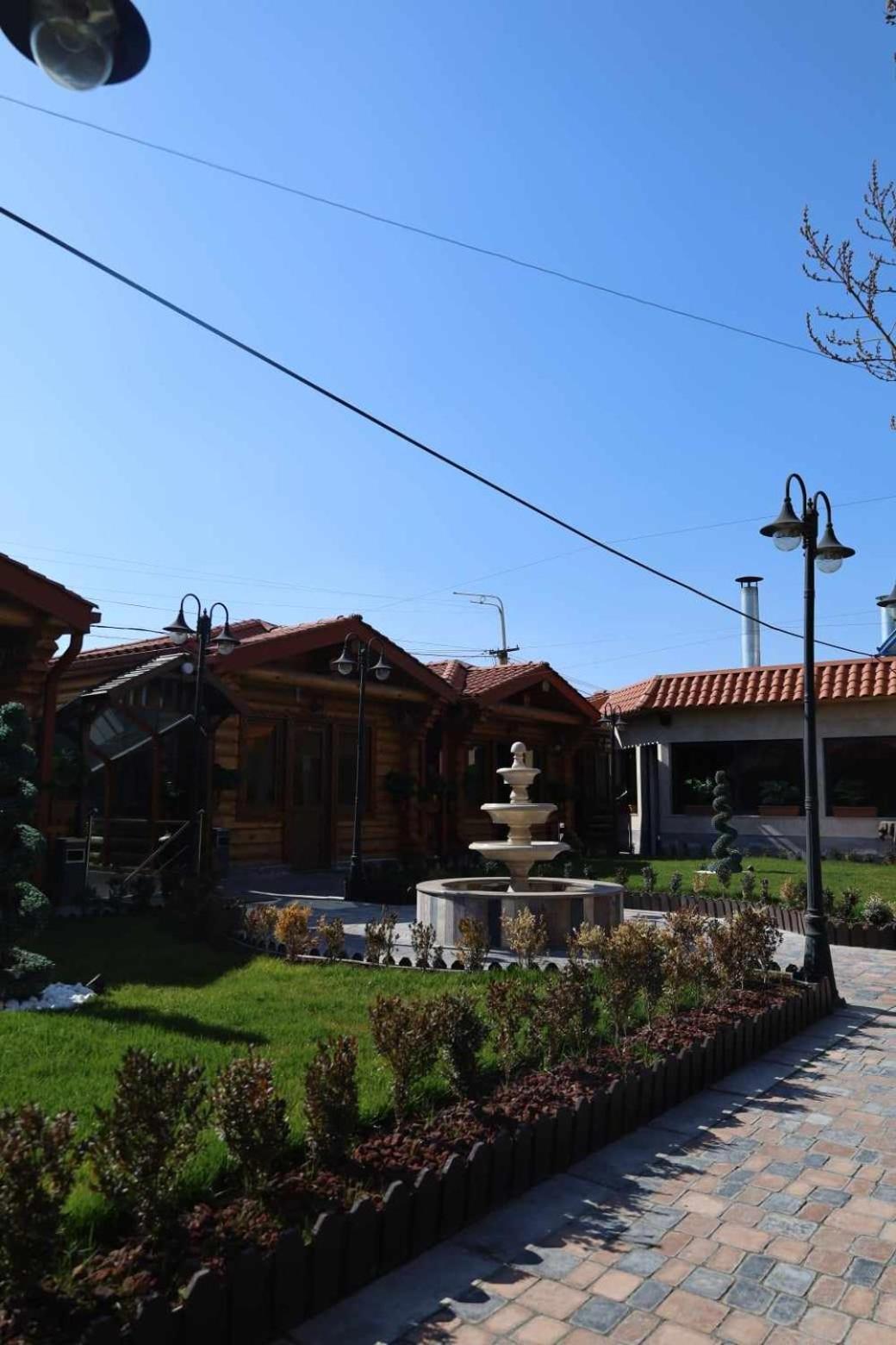 Tnak Hotel Erévan Extérieur photo