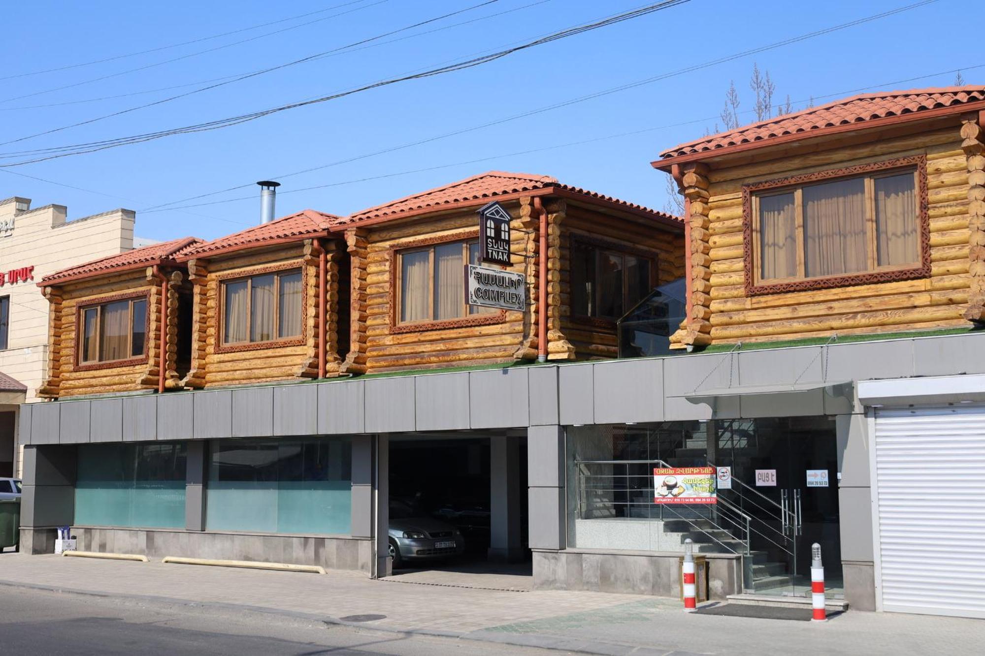 Tnak Hotel Erévan Extérieur photo